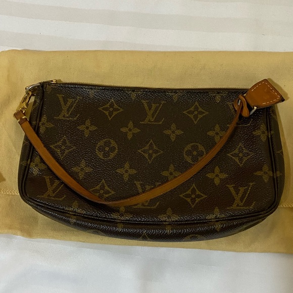 Vintage Louis Vuitton mini pochette - Picture 1 of 8